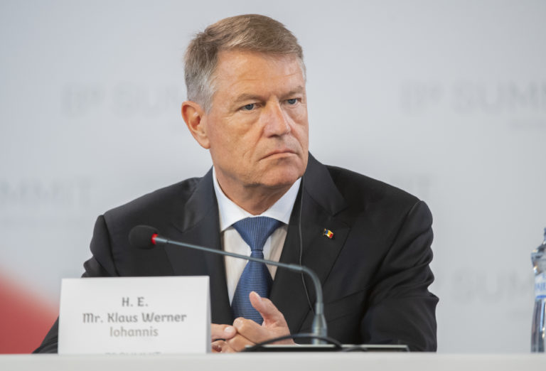 Rumunský prezident v Deň Ústavy vyzval občanov na jednotu pri obrane demokracie