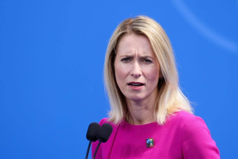 Estónska premiérka Kaja Kallasová, ktorú nominovali na post šéfky diplomacie EÚ, podala demisiu