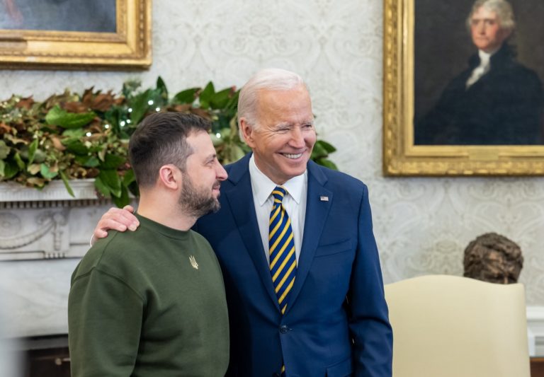 Spojené štáty v rámci nového balíka pomoci dodajú Ukrajine bomby, rakety i vozidlá