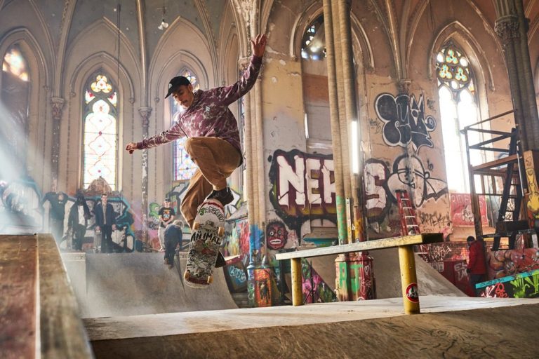 Interiér Kostola sv. Libora v St. Louis premenený na skatepark ešte pred požiarom. Foto: Twitter