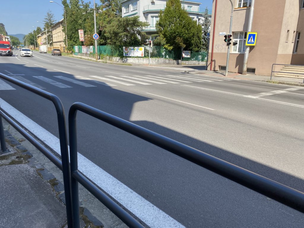 VIDEO Deň po tragédii: Čo bude s kolobežkármi a nebezpečnou cestou v Trenčíne? Foto: Trenčiansky Štandard