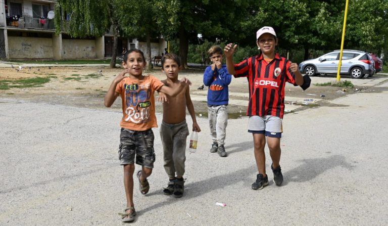 Rezort školstva chce pomáhať deťom z rómskych komunít. Vyhlásil výzvu, Bútora nechce čakať na ďalšiu vládu