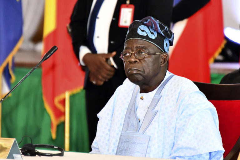 Nigérijský prezident Bola Ahmed Tinubu počas stretnutia lídrov ECOWAS. Foto: TASR/AP