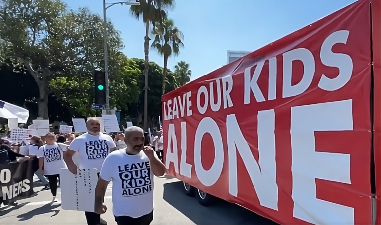 Los Angeles: Demonštráciu proti školskej indoktrinácii 