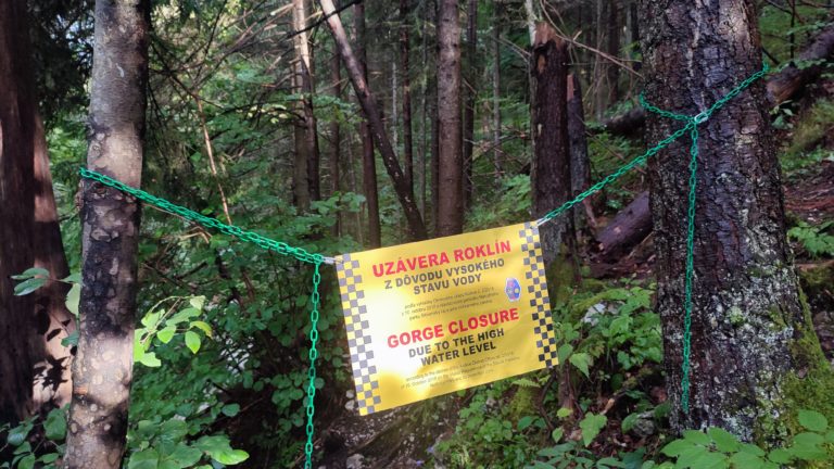 Uzávera chodníka v PIeckach v Slovenskom raji. Foto: Rastislav Ovšonka