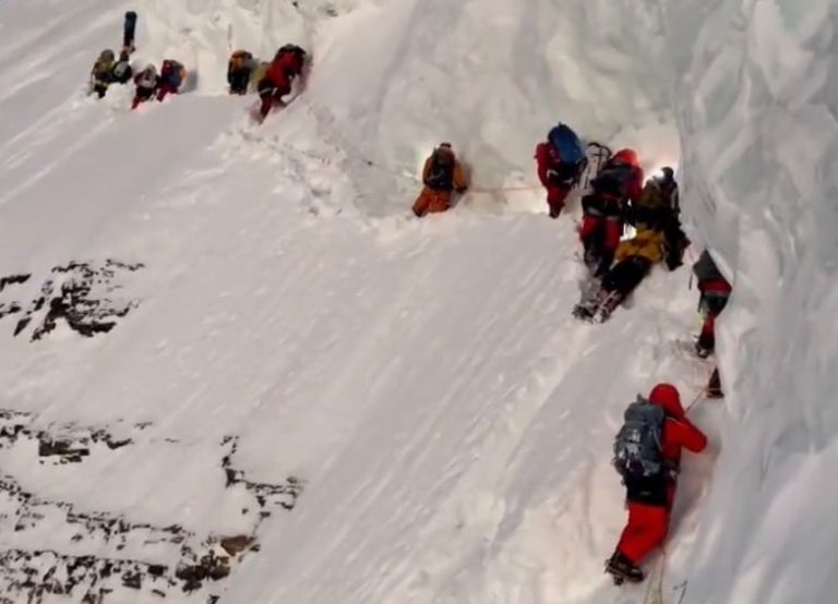 Snímka obrazovky z výstupu na K2. Foto: Twitter