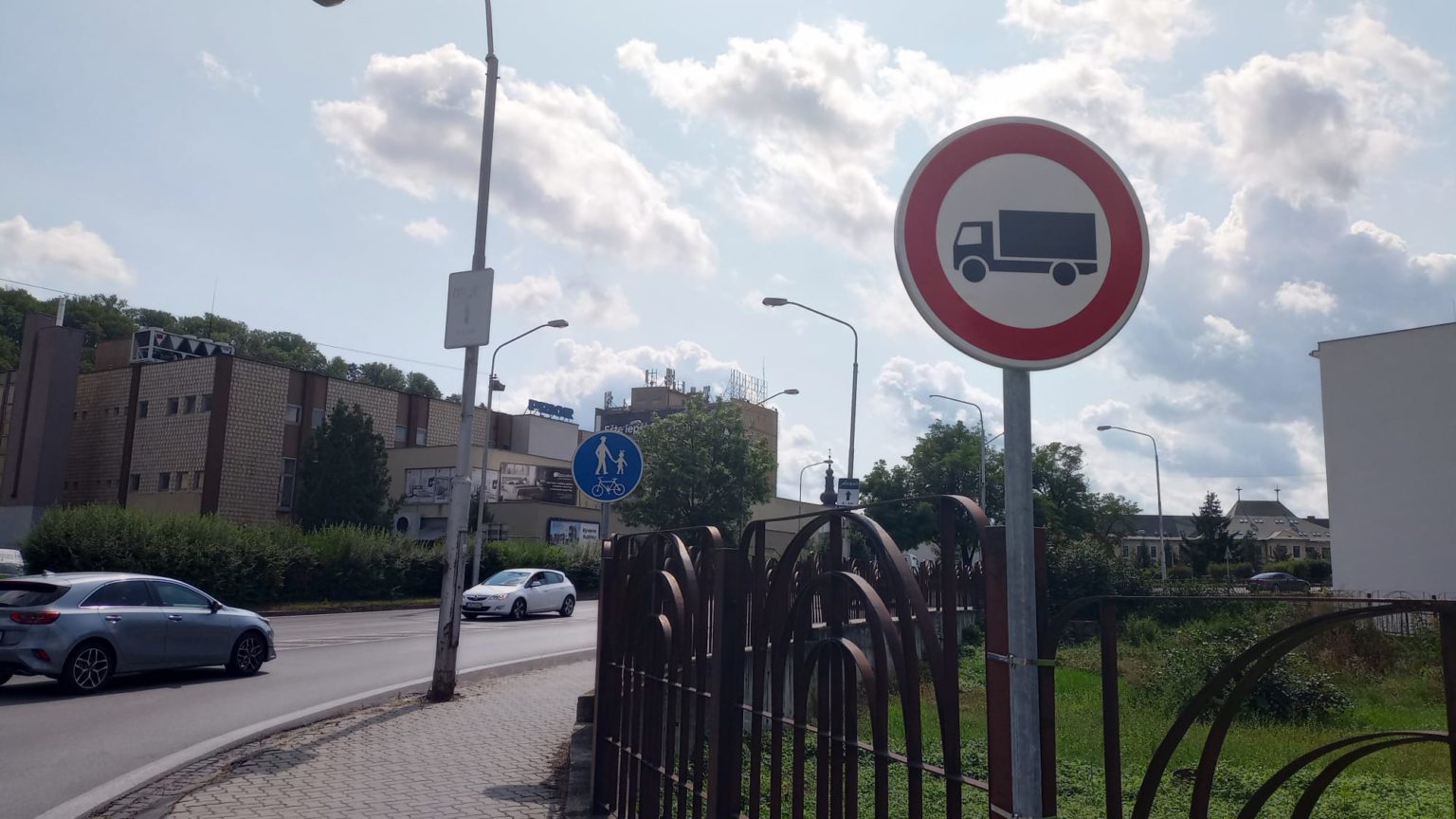 Nákladné autá majú stopku! Na moste ich už nestretnete. Foto: Trenčiansky Štandard