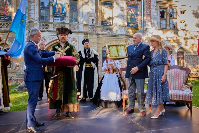 Slovenské mesto navštívil významný šľachtic. Na akom dopravnom prostriedku prišiel? Foto: galanta.sk