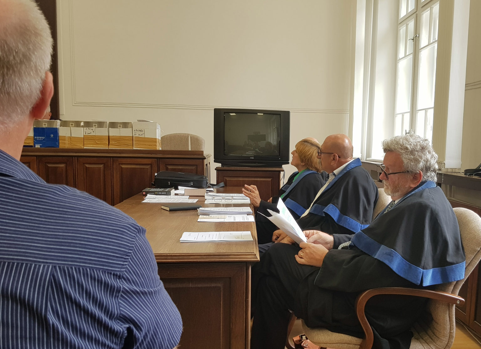 Na dnešnom pojednávaní bolo prítomných viac advokátov ako obvinených. Foto: Radoslav Varga