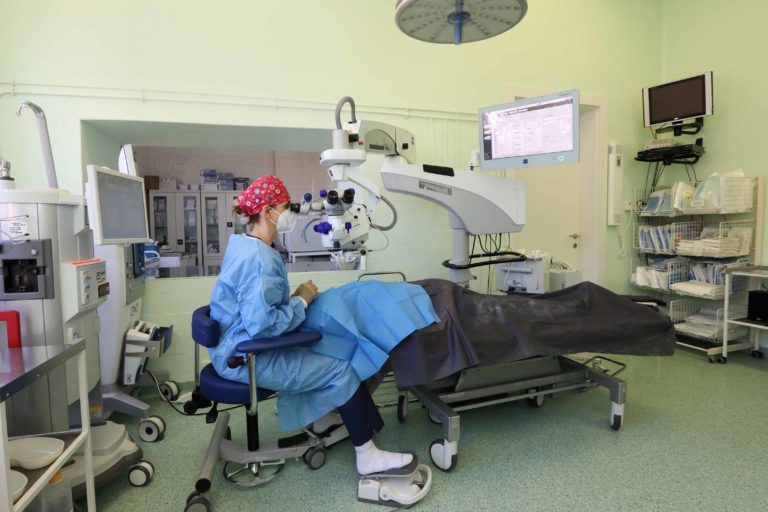 UNLP Košice získala najmodernejší očný operačný mikroskop s precíznou navigáciou