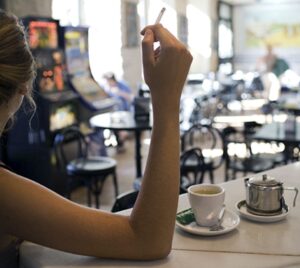 Fajčiari si zrejme budú musieť siahnuť hlbšie do vrecka, aspoň sčasti majú vykryť dieru v štátnom rozpočte