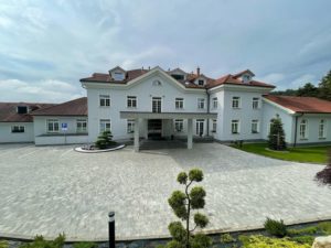 Chcete pracovať v hoteli Petra Sagana? Hľadajú zamestnancov