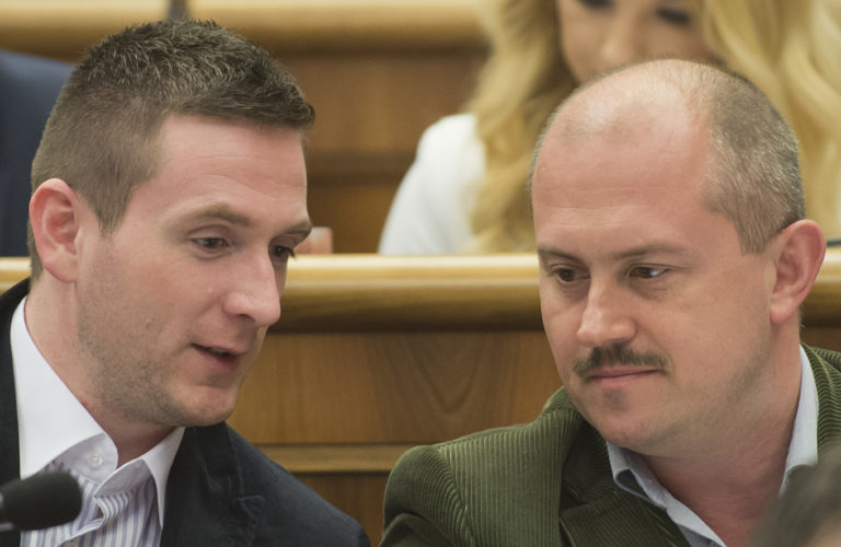 Republika vyzýva ĽSNS a iné menšie strany, aby netrieštili hlasy a odstúpili z volieb