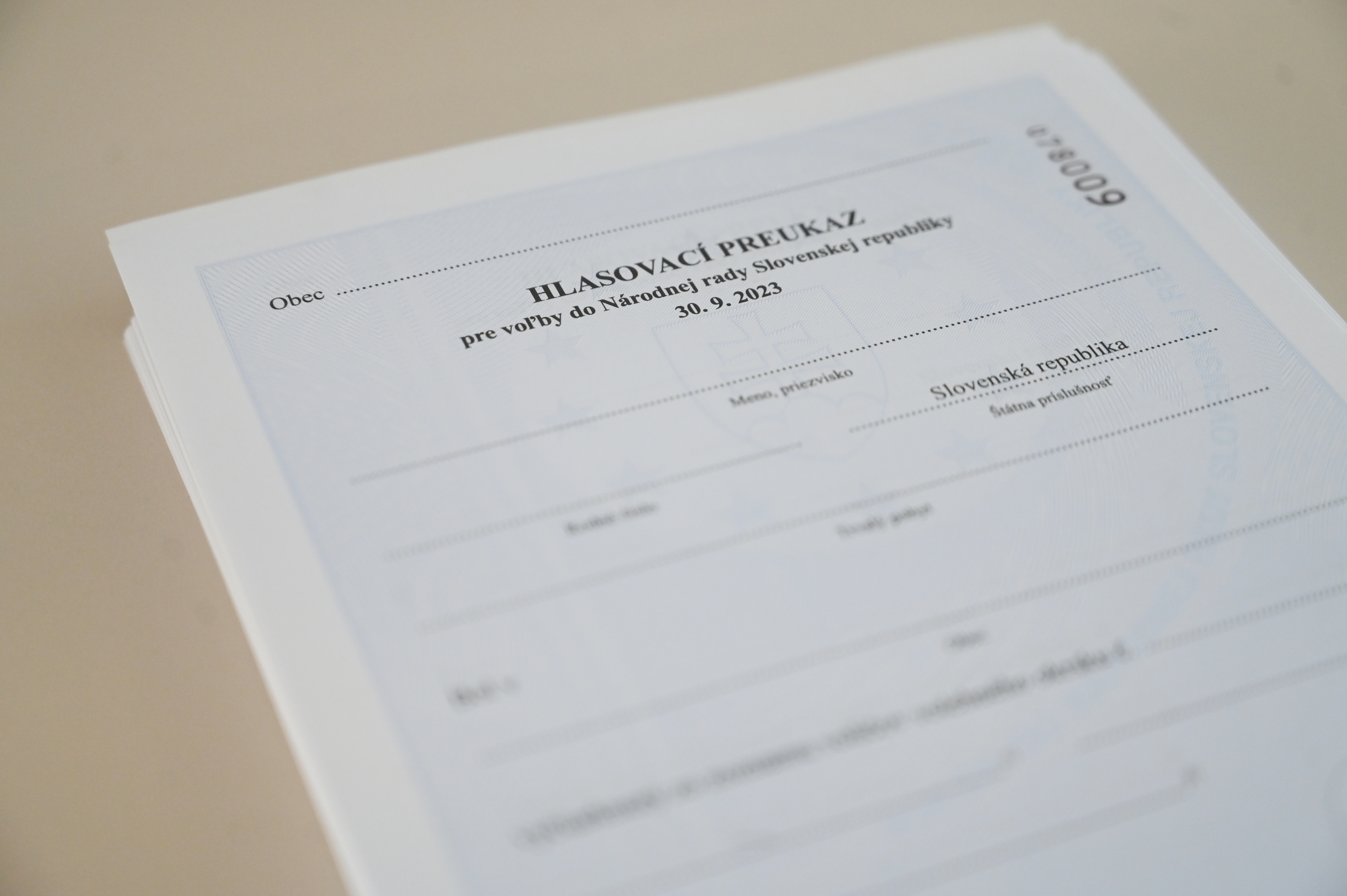 Hlasovací preukaz na voľbu mimo bydliska sa dá osobne vybaviť do piatka