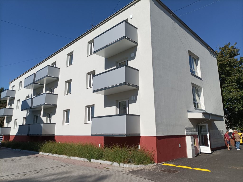 Budovu bývalej základnej umeleckej školy prerobili na modernú bytovku. Foto: Ľubomír Chochula