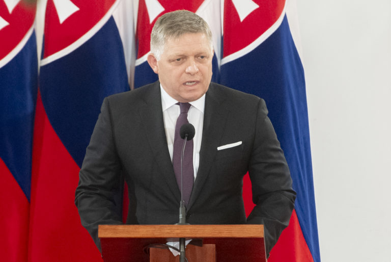 Fico: Ústava má spoločnosti slúžiť ako civilná biblia, je však porušovaná
