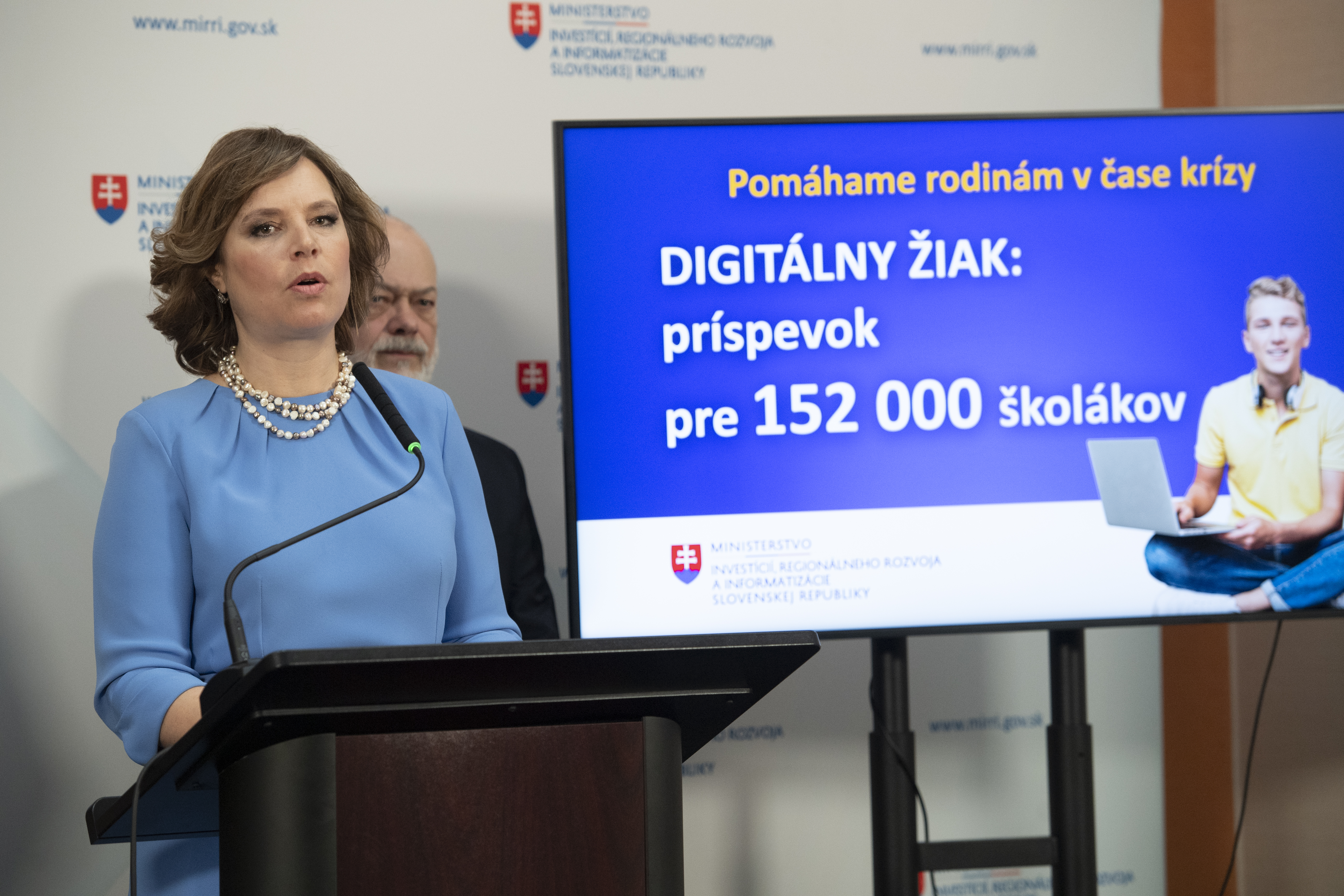 Tablety a notebooky z Remišovej projektu končia v záložni. Niektorí rodičia si tým prilepšujú