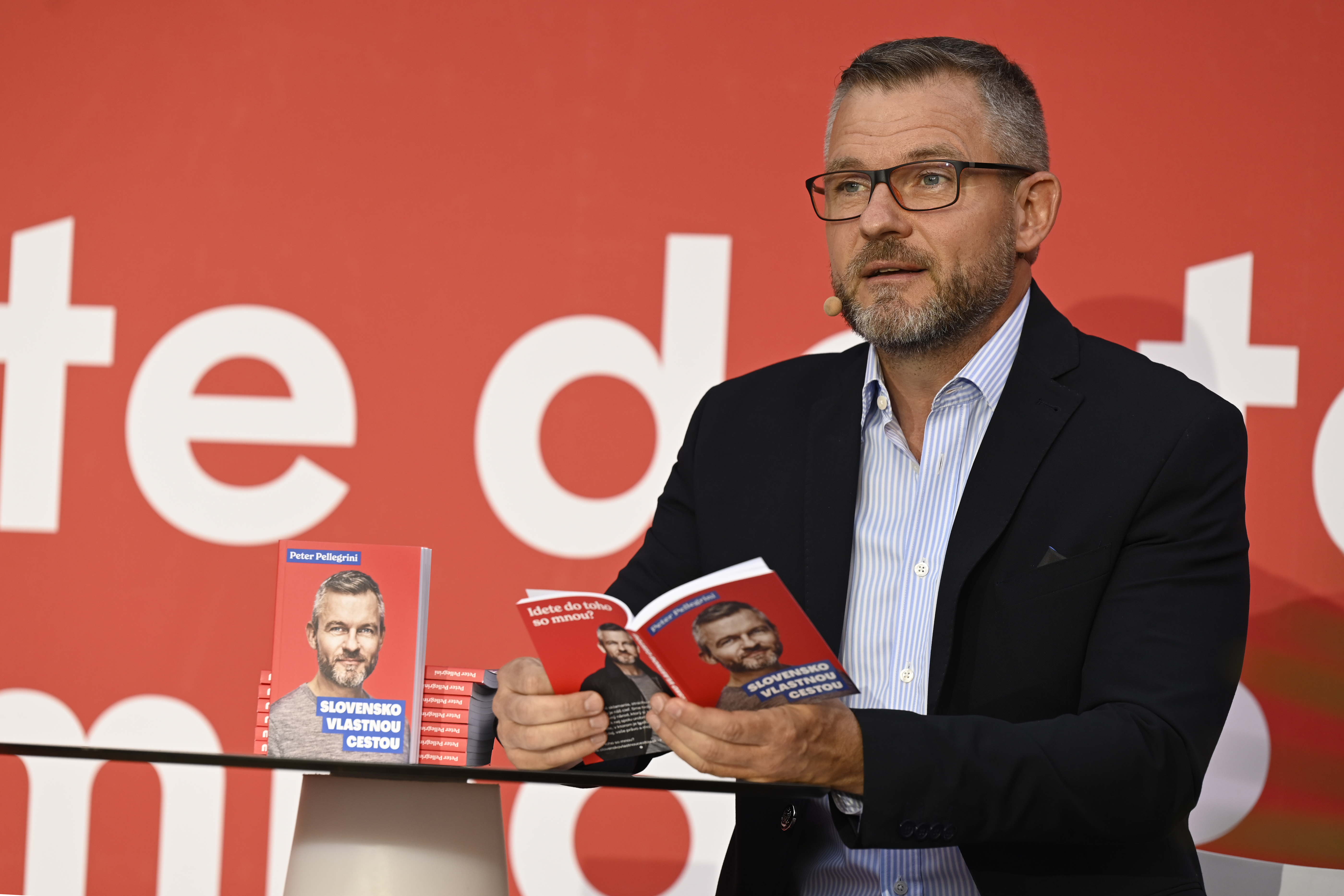 Pellegrini: Nelegálnych migrantov treba obmedziť na slobode. Slovensko už možnosti vojenskej pomoci Ukrajine vyčerpalo