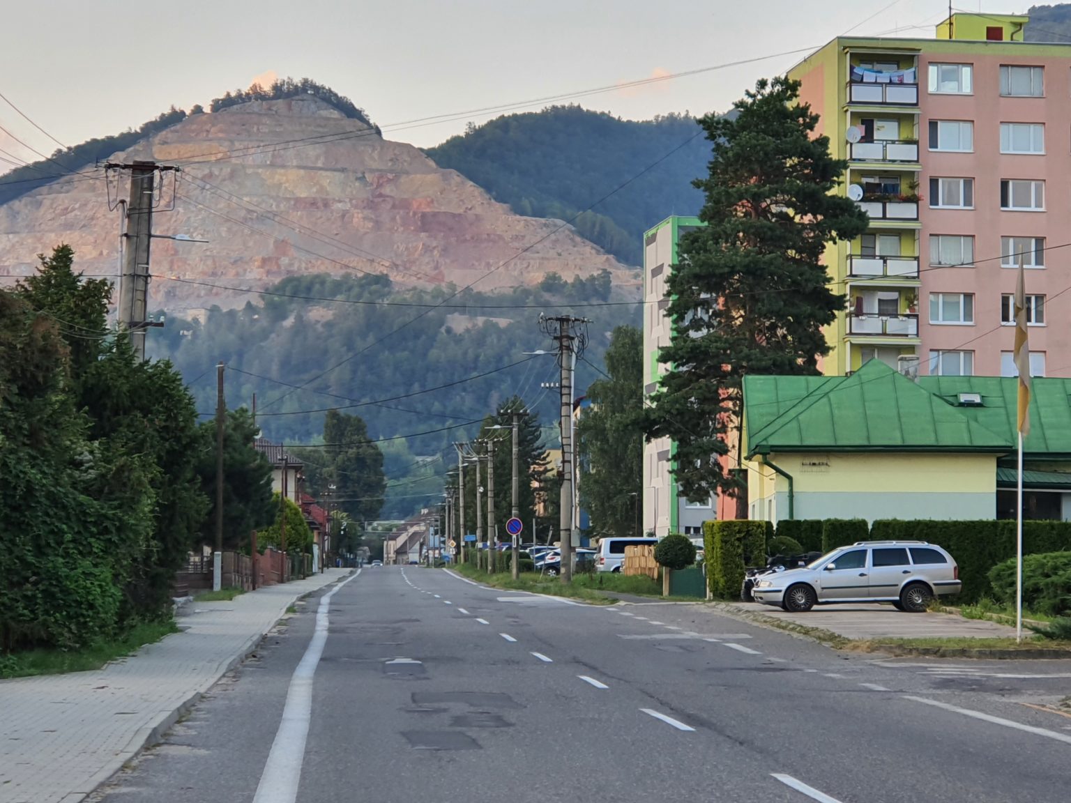 Daxnerova ulica v Tisovci, ktorá má byť v budúcom roku rekonštruovaná. Foto: Branislav Caban