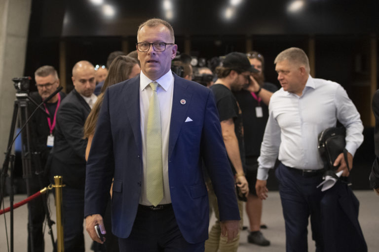 Poslanci nebudú rokovať o uznesení k nelegálnej migrácii z dielne Smeru