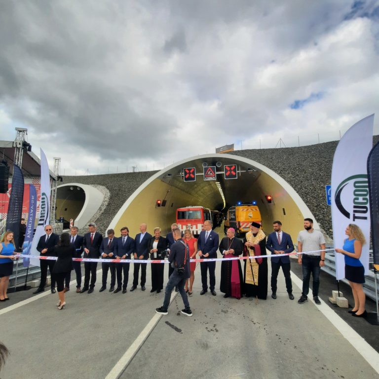 Tunel Bikoš slávnostne otvorili. Boris Kollár na ceremoniál meškal