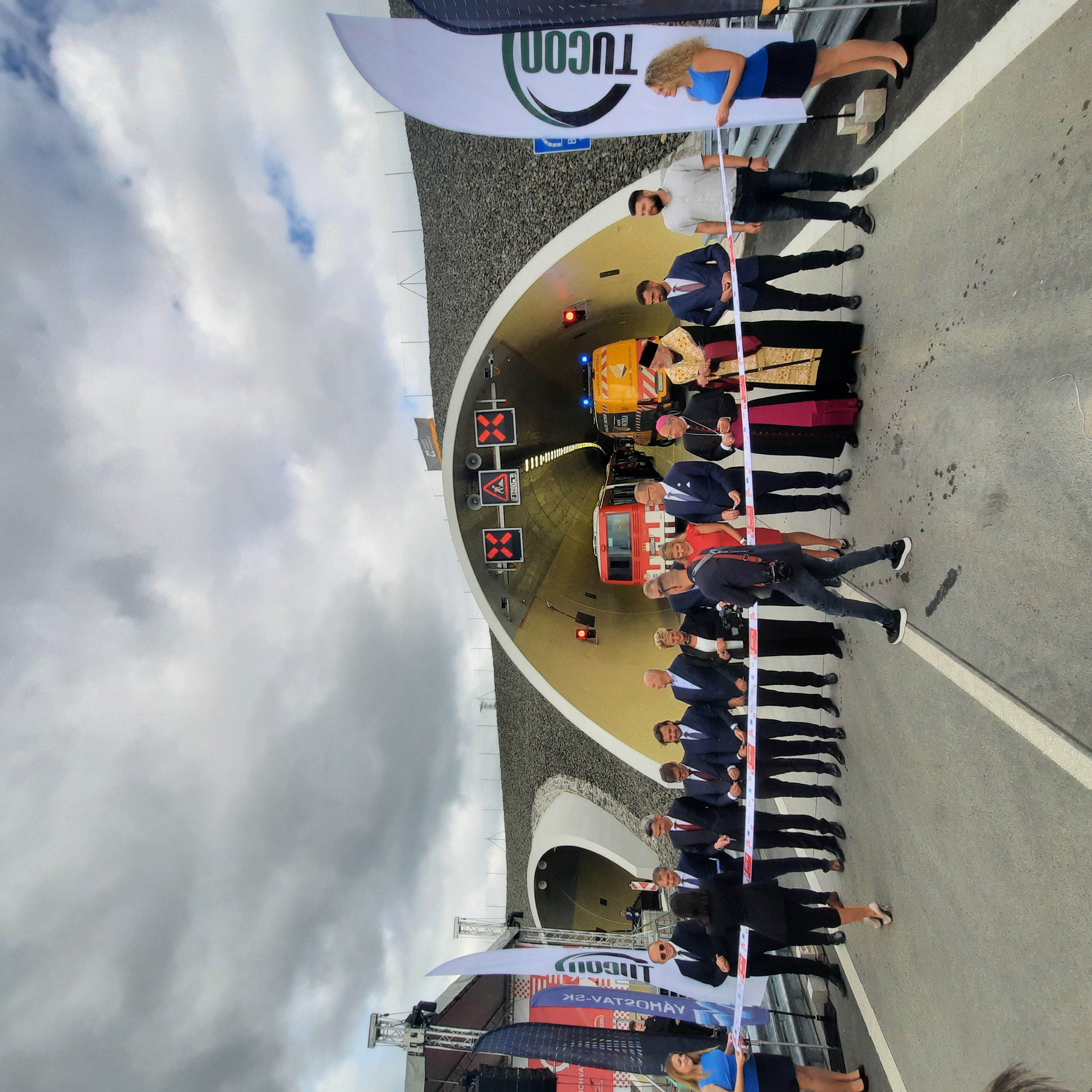 Tunel Bikoš slávnostne otvorili. Boris Kollár na ceremoniál meškal