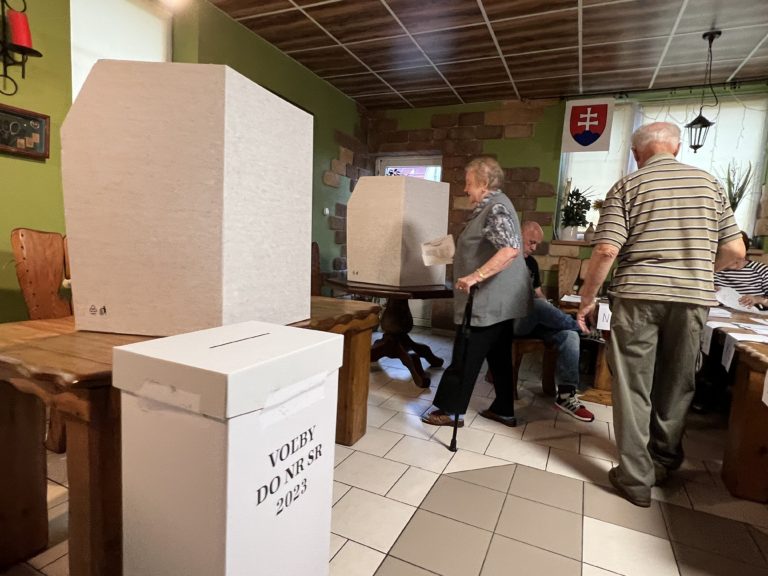 V Prešovskej mestskej časti Šalgovík volia ľudia v krčme