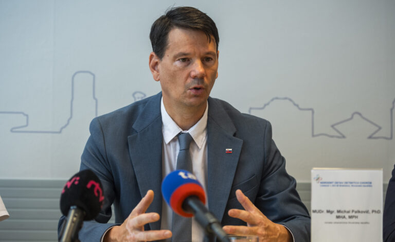 Zdravotná starostlivosť je pre zlý stav ambulantného sektora ohrozená, tvrdí Palkovič