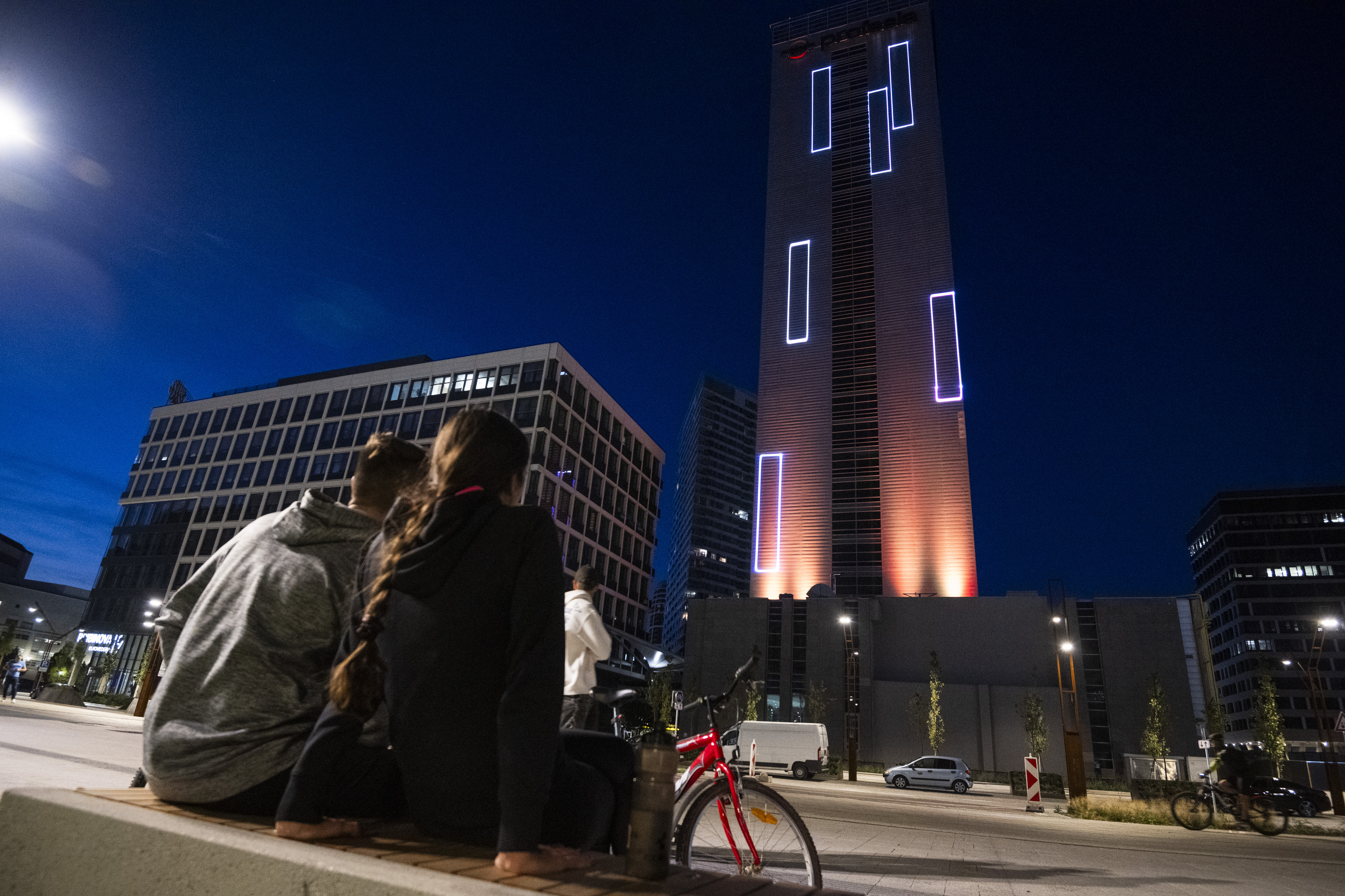 Predbežné výsledky volieb uvidia Bratislavčania na panoramatickej svetelnej inštalácii
