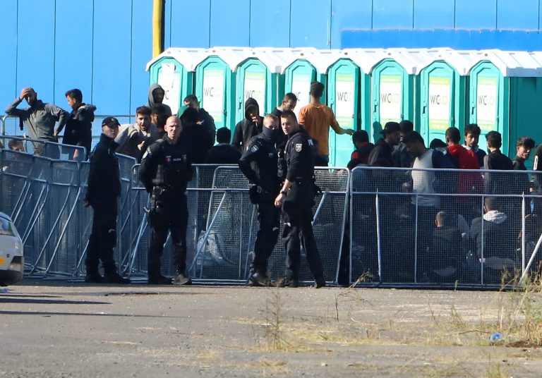 Prieskum: Väčšina Slovákov si myslí, že by vláda mala prísnejšie bojovať s nelegálnou migráciou