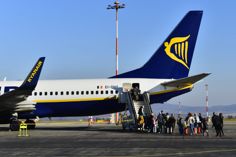 Ryanair obmedzí počet letov v Taliansku pre nezhody s vládou. Vládny dekrét označil za odpad