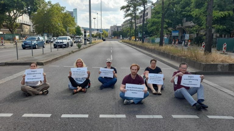 Klimatickí aktivisti zo skupiny Posledná generácia končia protesty v Rakúsku