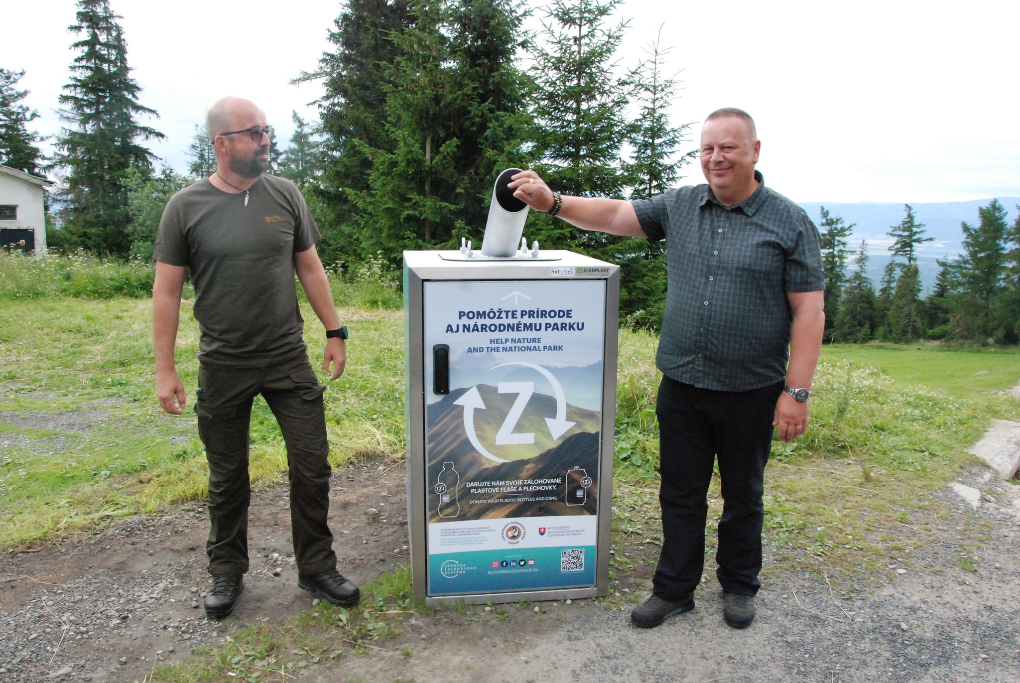 Bezočiví turisti: Do nádob na zálohované fľaše vyhadzujú v TANAP-e všetky odpadky
