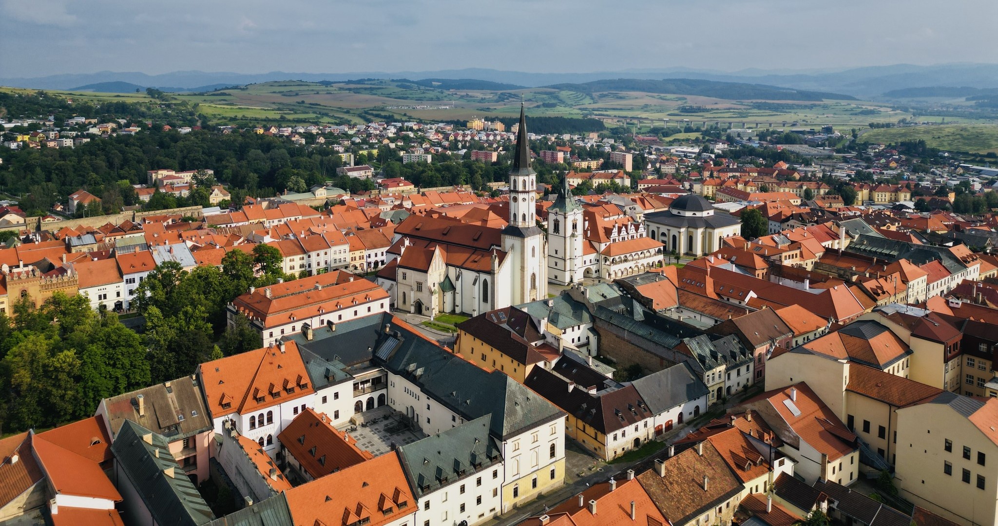 Mesto chce predať dve budovy v centre, financie na ich obnovu nemá