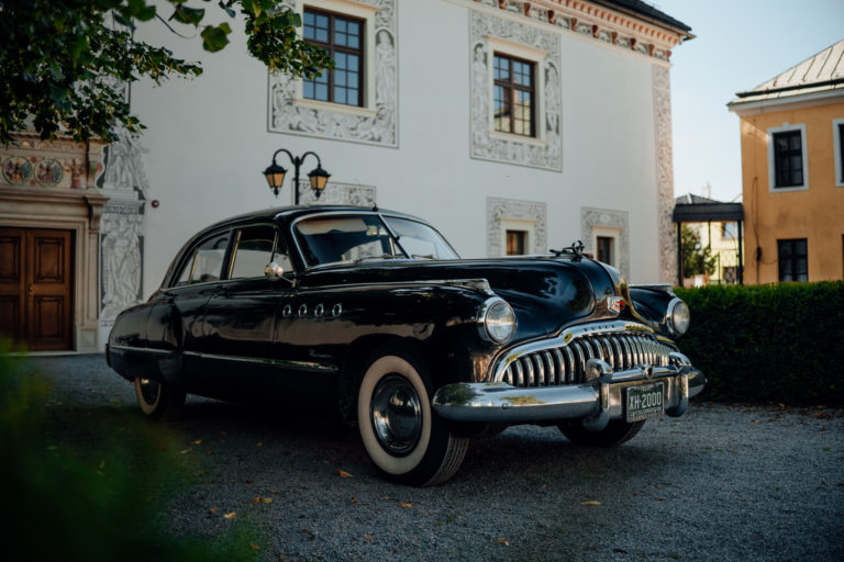 Tátoše na zámku. V známom kaštieli vystavia tuningové mašiny