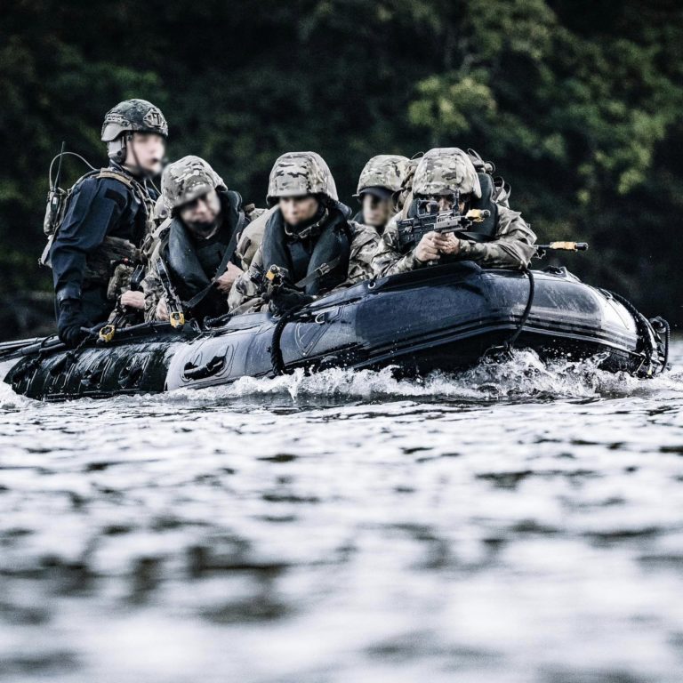 Ukrajinskí vojaci v člnoch. Foto: Facebook/NATO