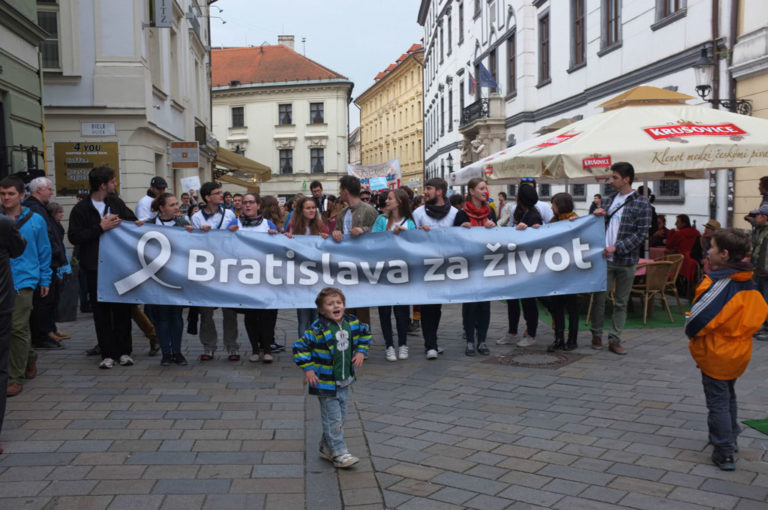 Voľme (si) život. Do ulíc hlavného mesta v nedeľu prichádza predvolebný pochod Bratislava za život