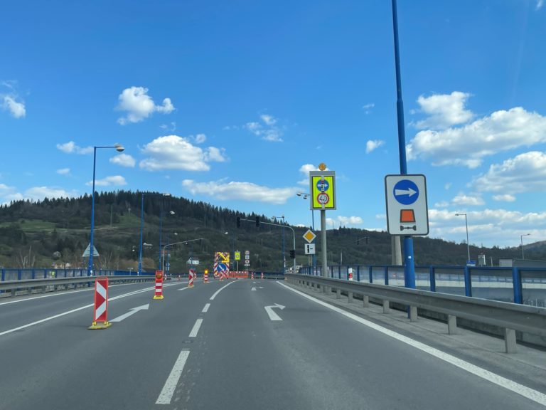 Na cestách dodržiavajte predpísanú rýchlosť. Foto: PZ ŽK