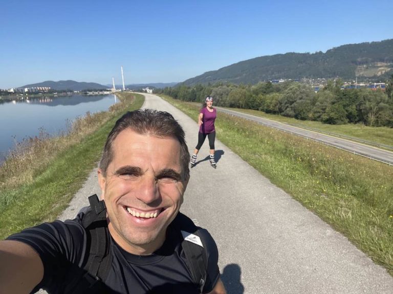 Manželia a farári na kolieskových korčuliach. FOTO: Marián Kaňuch, FB.