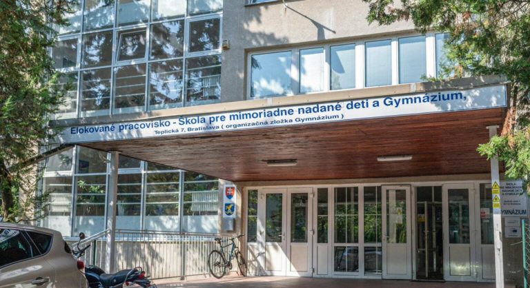 Škola pre mimoriadne nadané deti a Gymnázium Teplická. Foto: Facebook/Juraj Droba