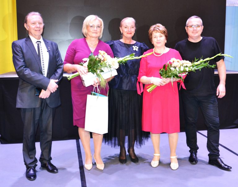 Na slávnostnom mestskom zastupiteľstve v Humennom odovzdali osem verejných ocenení