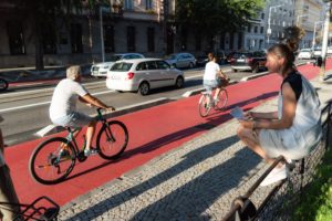 Cyklotrasu na nábreží sprevádza viacero porušení zákona, konštatuje správa kontrolórky