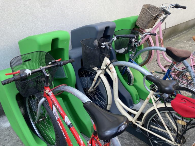 Senec sa posúva „zelenším smerom". Základná škola má 64 nových parkovacích miest pre bicykle