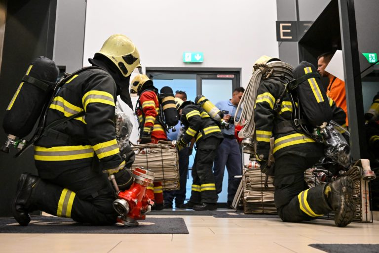 Vláda schválila odmenu 800 eur pre zamestnancov vo verejnom záujme