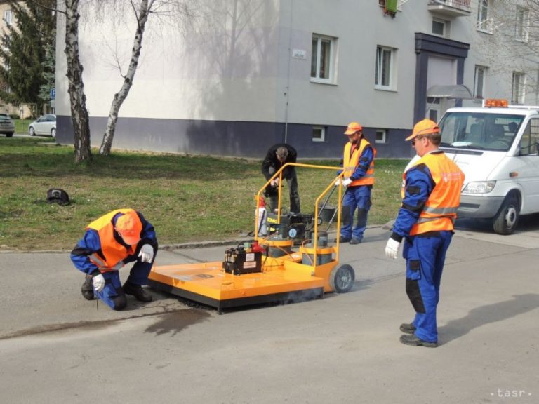 V Senci sa majú pohybovať falošní asfaltéri