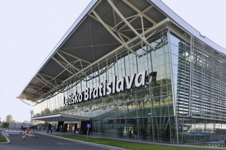 Bratislava má opäť priame letecké spojenie s Aténami. Foto: TASR/Pavel Neubauer