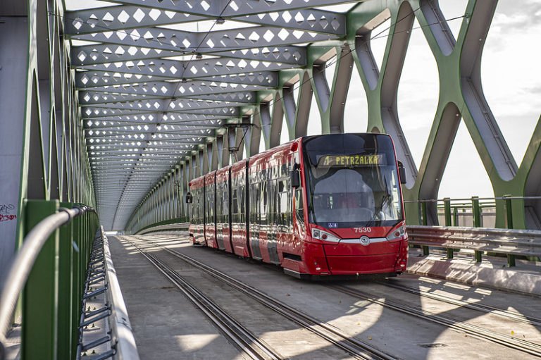 Nová električková trať do Petržalky by mala byť hotová o rok. Foto: BSK.