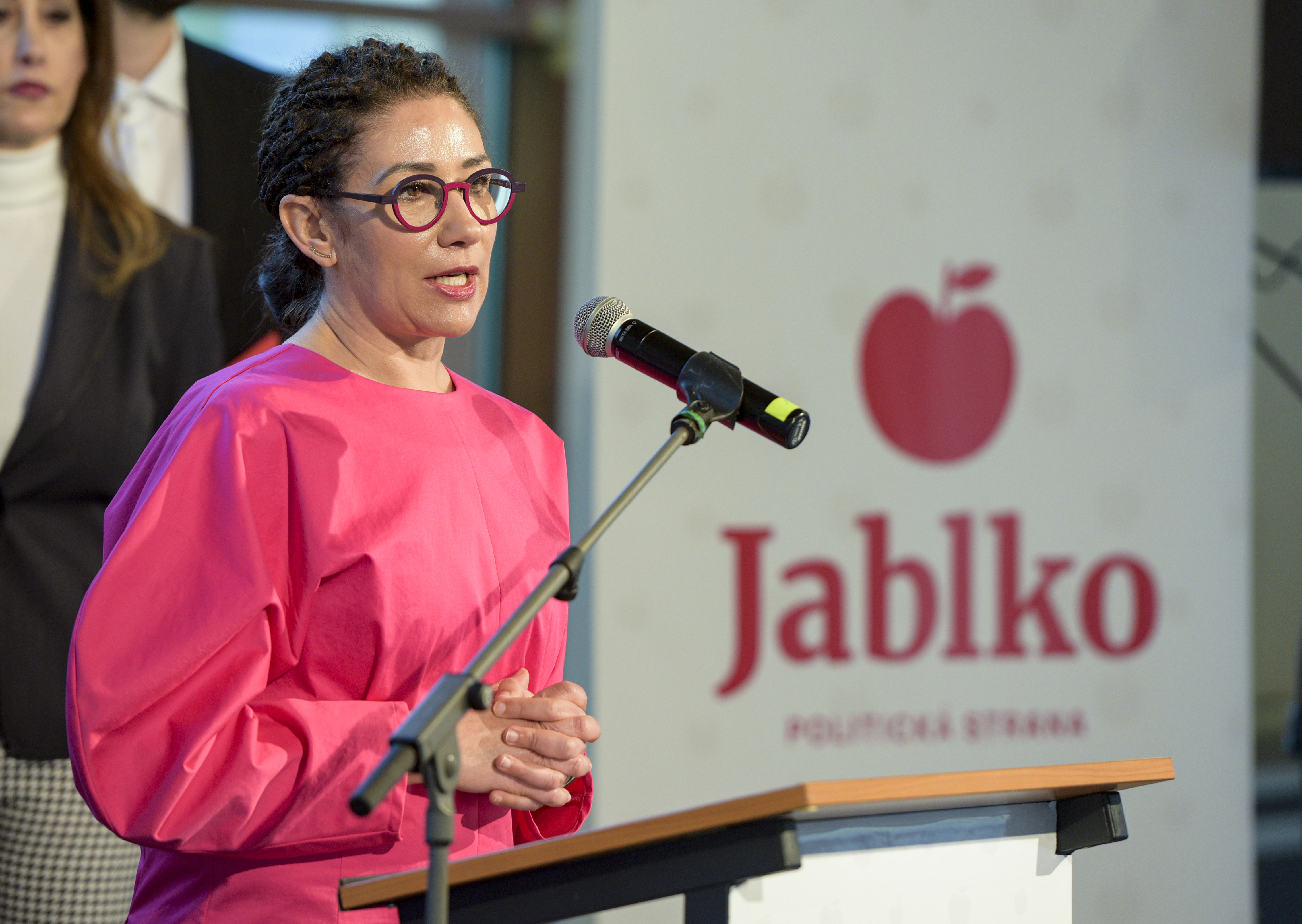 Ďuriš Nicholsonová avizuje koniec v politike. Jej strana Jablko zrejme splynie s inou