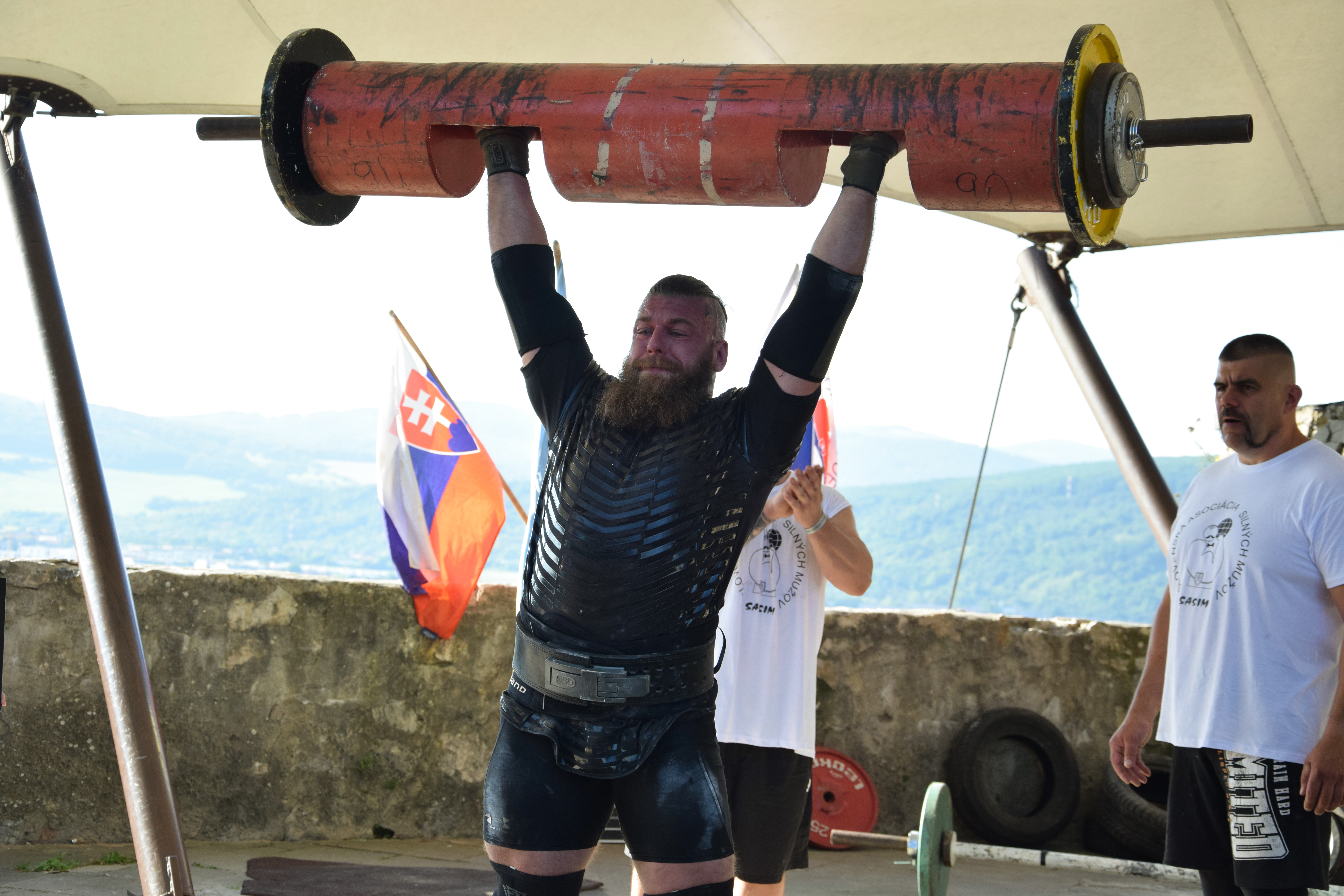 FOTO: Na Trenčianskom hrade pasovali za rytiera najsilnejšieho muža