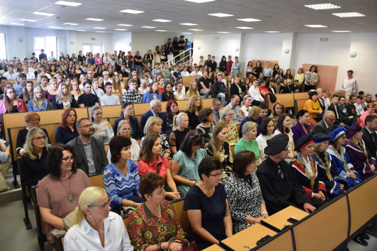 VIDEO: Trenčianska univerzita otvorila akademický rok, v rebríčku zamestnanosti je na výbornom mieste